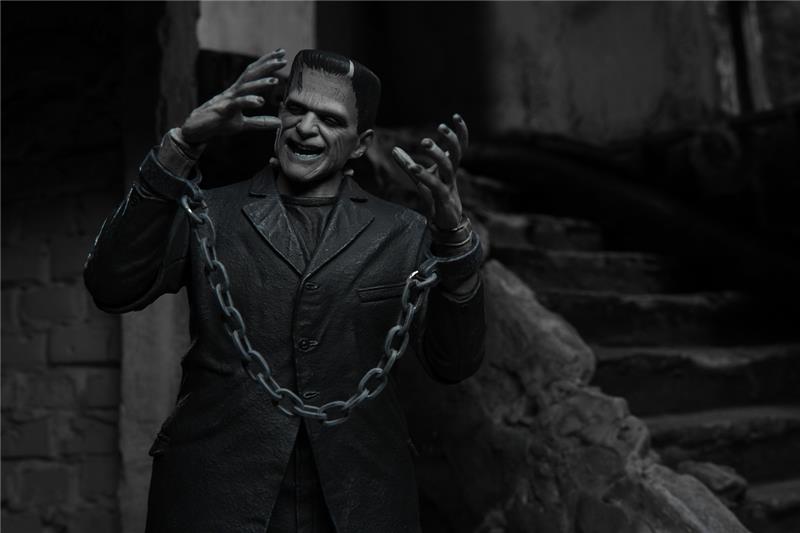 NECA - UM ULT FRANKENSTEIN MONSTER B/W