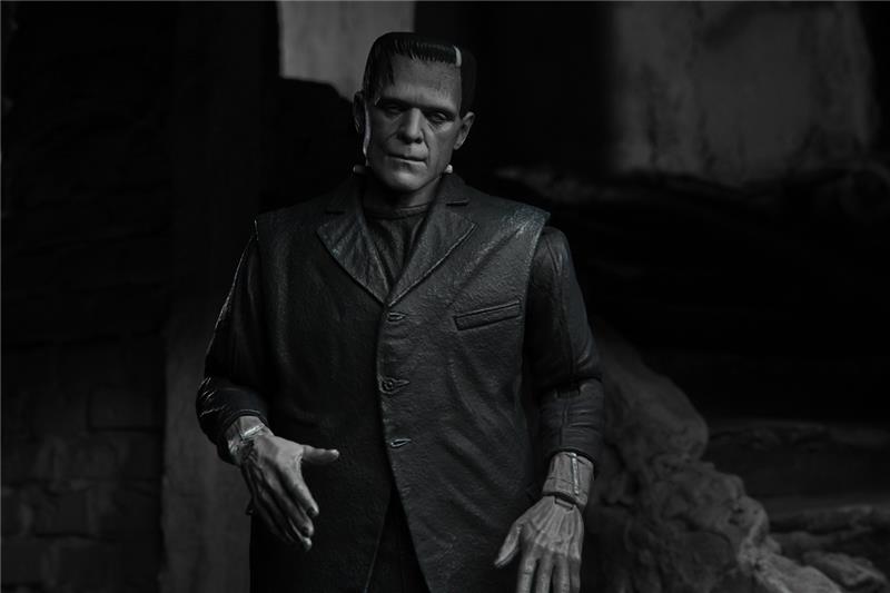 NECA - UM ULT FRANKENSTEIN MONSTER B/W