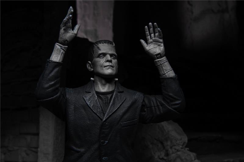 NECA - UM ULT FRANKENSTEIN MONSTER B/W