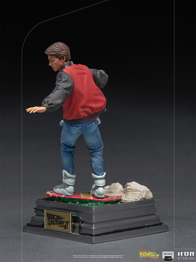 1/10 IRON STUDIOS - BTTF 2 MARTY MCFLY ON HOVERBOARD