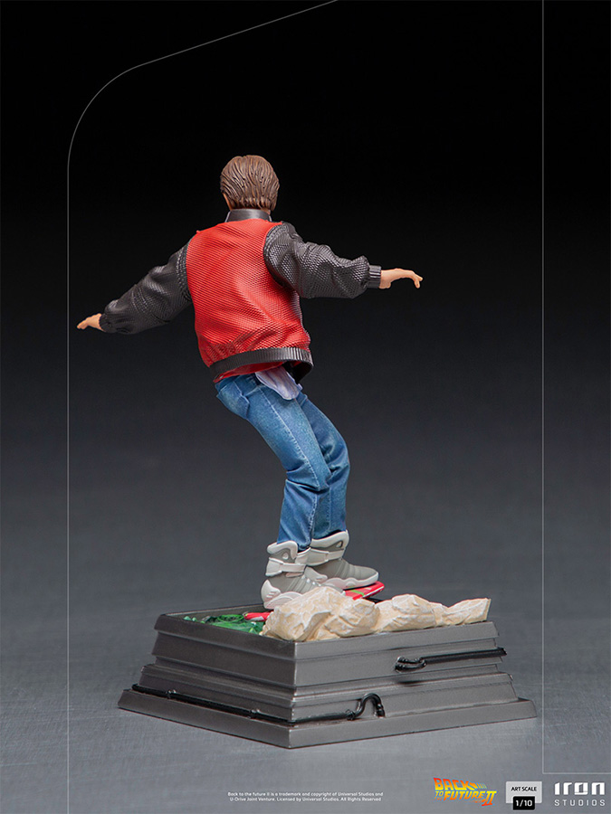 1/10 IRON STUDIOS - BTTF 2 MARTY MCFLY ON HOVERBOARD