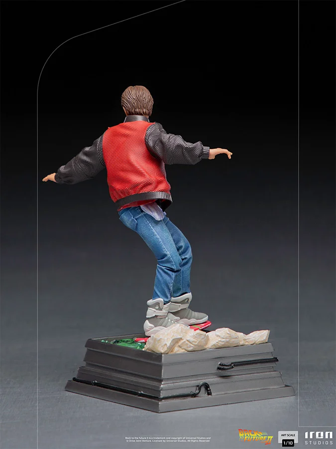 1/10 IRON STUDIOS - BTTF 2 MARTY MCFLY ON HOVERBOARD