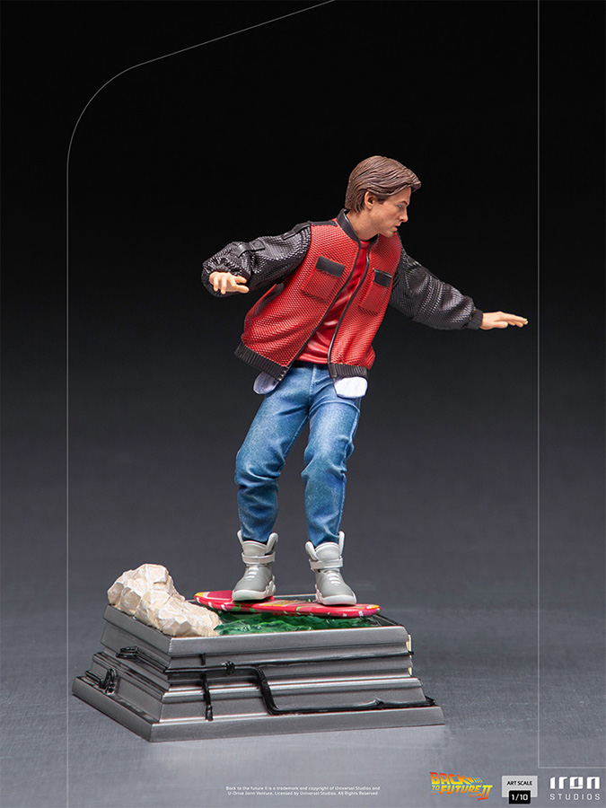 1/10 IRON STUDIOS - BTTF 2 MARTY MCFLY ON HOVERBOARD