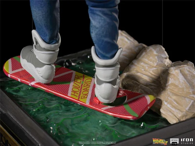 1/10 IRON STUDIOS - BTTF 2 MARTY MCFLY ON HOVERBOARD