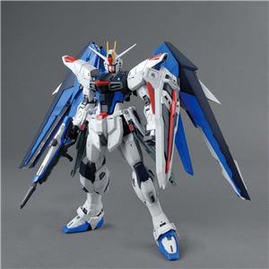 bandai-model-kit-mg-gundam-freedom-20