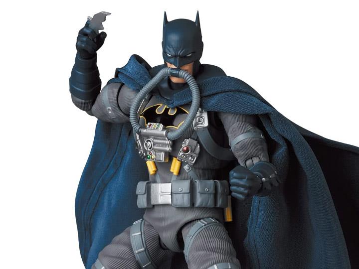 MAFEX STEALTH JUMPER BATMAN (BATMAN: HUSH VER.)