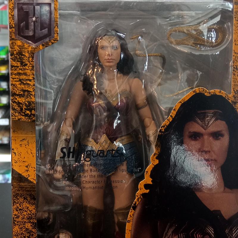 S.H. FIGUARTS - JUSTICE LEAGUE WONDER WOMAN (OCCASIONE STOCK)