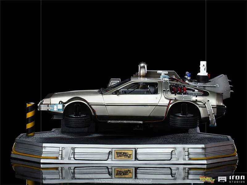 1/10 IRON STUDIOS - BTTF 2 DELOREAN REGULAR ART STATUE