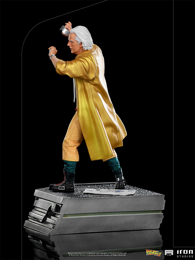 1/10 IRON STUDIOS - BTTF 2 DOC BROWN IN ALLEY ART STATUE