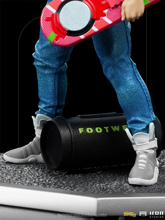 1/10 IRON STUDIOS - BTTF 2 MARTY MCFLY IN ALLEY ART STATUE