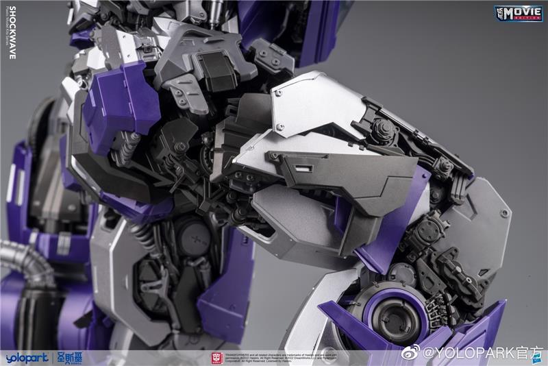 BUMBLEBEE THE MOVIE: 30CM SHOCKWAVE PLASTIC MODEL KIT