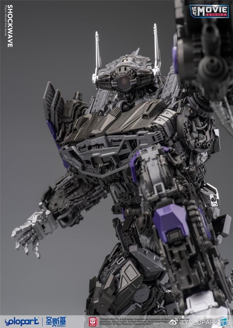 BUMBLEBEE THE MOVIE: 30CM SHOCKWAVE PLASTIC MODEL KIT