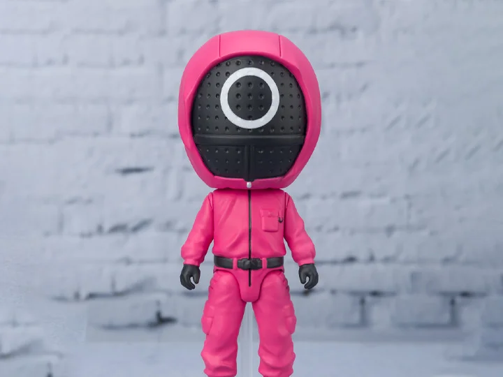 MINI FIGUARTS - SQUID GAME MASKED WORKER