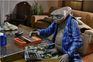 NECA - E.T. 40TH ANNIVERSARY TELEPATHIC ULTIMATE