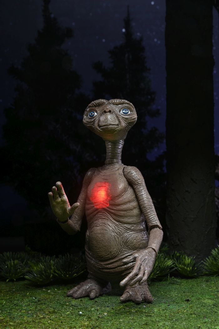 NECA - E.T. 40TH ANNIVERSARY DLX LED CHEST