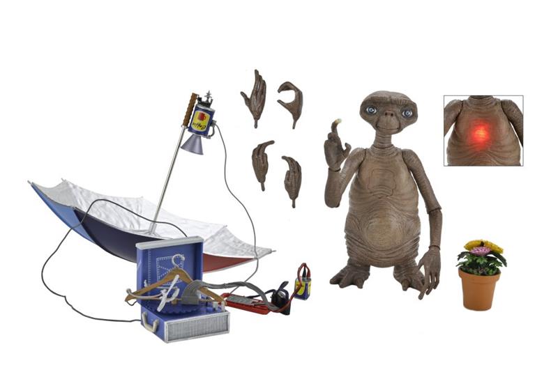 NECA - E.T. 40TH ANNIVERSARY DLX LED CHEST