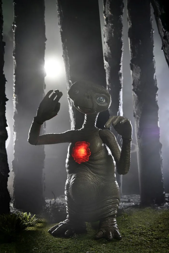 NECA - E.T. 40TH ANNIVERSARY DLX LED CHEST