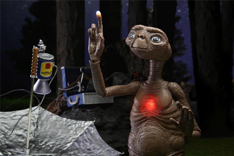 NECA - E.T. 40TH ANNIVERSARY DLX LED CHEST