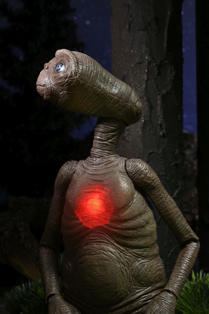NECA - E.T. 40TH ANNIVERSARY DLX LED CHEST