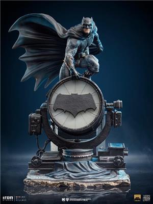 iron-studios-iron-studios-snyder-justice-league-batman-on-batsignal