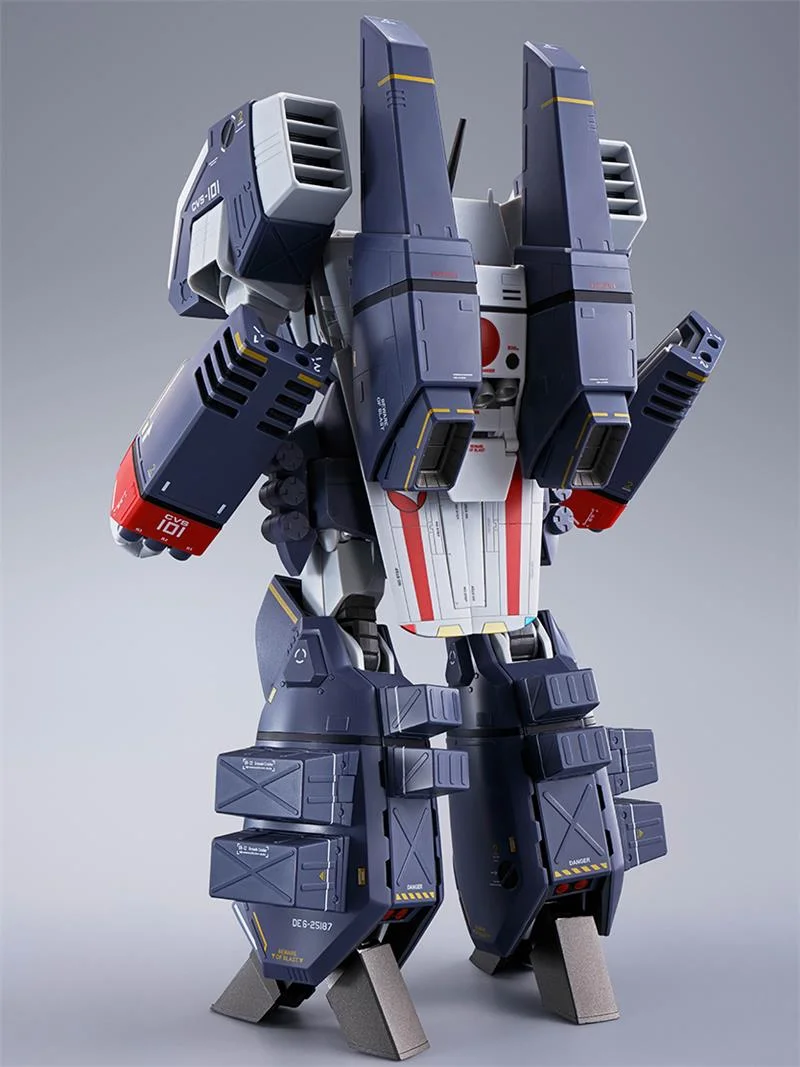BANDAI DX CHOGOKIN MACROSS - VF-1J ARMORED VALKIRYE