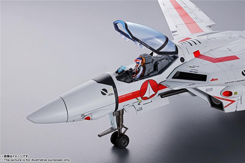 BANDAI DX CHOGOKIN MACROSS - VF-1J ARMORED VALKIRYE