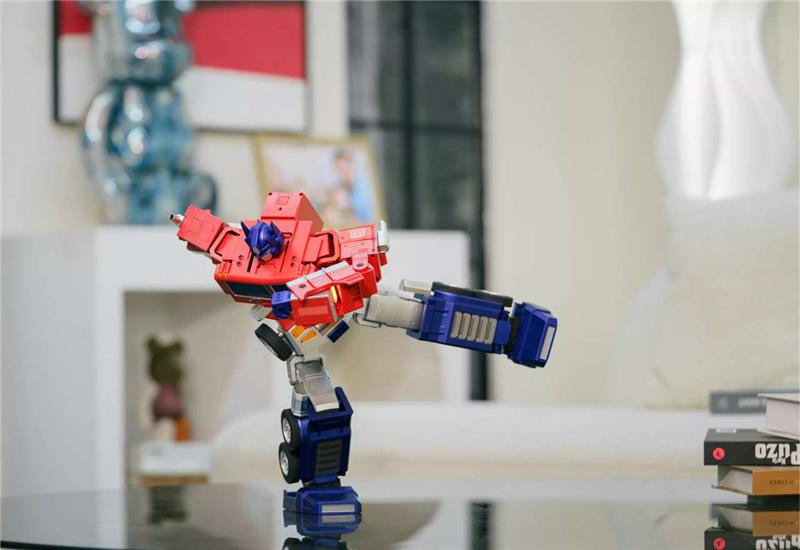 TRANSFORMERS OPTIMUS PRIME ELITE ROBOSEN FIGURE