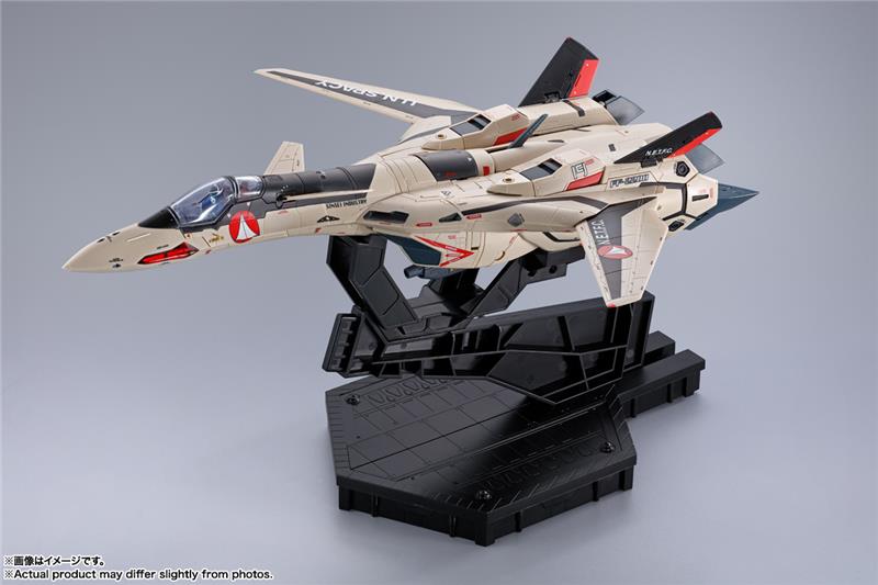 DX MACROSS PLUS - YF-19 EXCALIBUR ISAMU ALVA