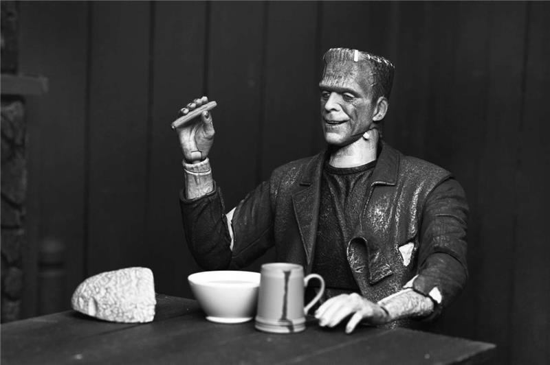 NECA - UM BRIDE FRANKENSTEIN MONSTER ULT B&W
