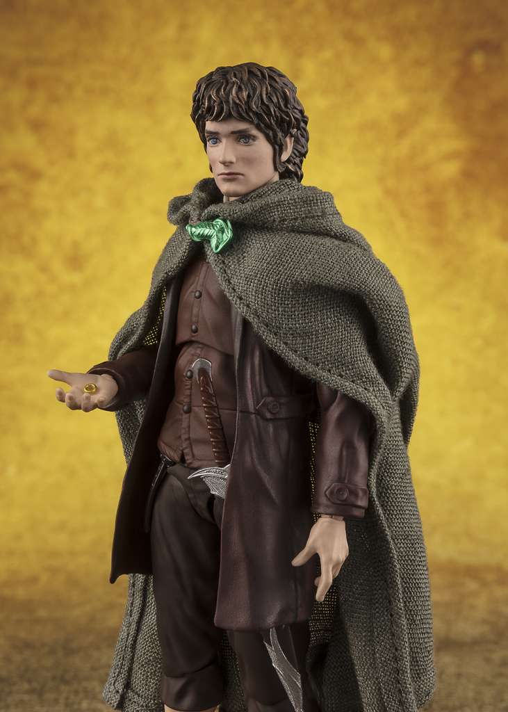 S.H. FIGUARTS - LORD OF THE RINGS FELLOWSHIP FRODO BAGGINS & GOLLUM SET