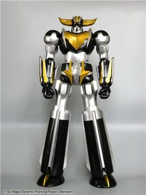 plex-grendizer-u-jumbo-black-andgold-sovbi-figure