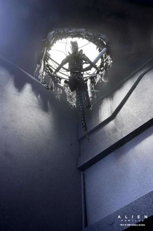 ALIEN ROMULUS DELUXE SUSPENDED LAB XENOMORPH XX121