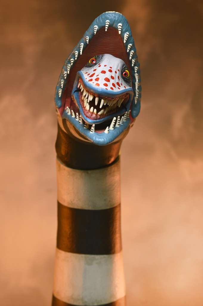 NECA - BEETLEJUICE 2 ULTIMATE MATADOR BEETLEJUICE AND SANDWORM AF 2-PACK