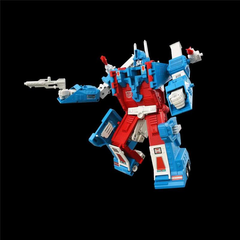 TRANSFORMERS TAKARA TOMY ULTRA MAGNUS