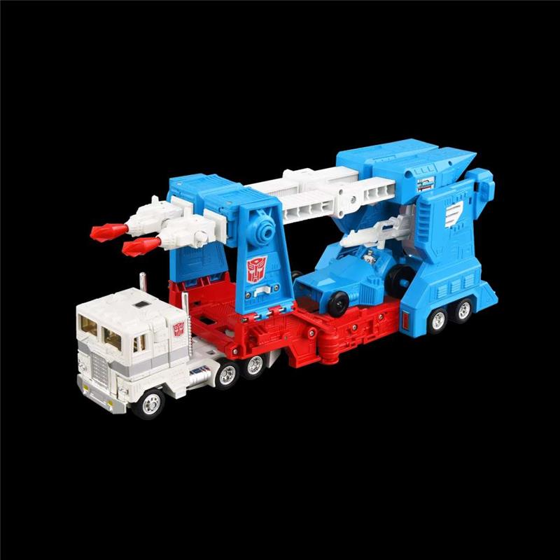 TRANSFORMERS TAKARA TOMY ULTRA MAGNUS