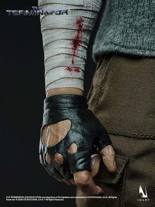 TERMINATOR T-800 1/6 COLLECTIBLE FIGURE
