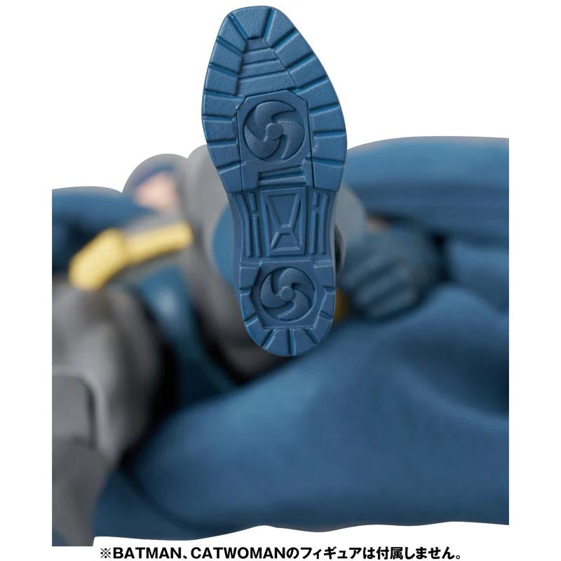 MAFEX BRUCE WAYNE (BATMAN: HUSH VER.)