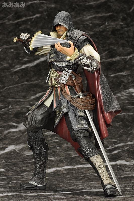 PLAY ARTS KAI ASSASSIN CREED - EZIO