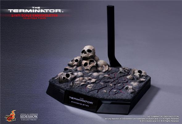 1/4 PREMIUM FIGURE HOT TOYS - TERMINATOR ENDOSKELETON