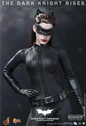 hot-toys-batman-catwoman-selina-kyle