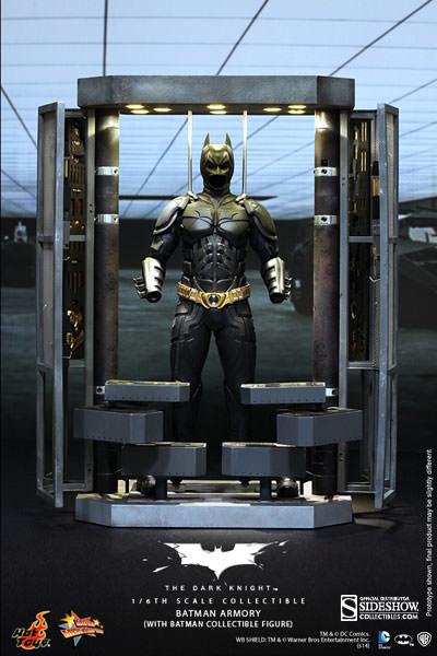 1/6 HOT TOYS - BATMAN ARMORY WITH BATMAN
