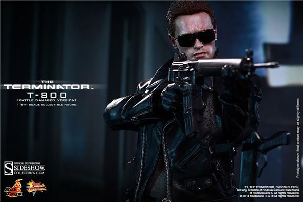 1/6 HOT TOYS - TERMINATOR T-800 BATTLE DAMAGED