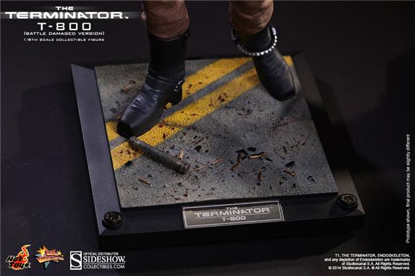 1/6 HOT TOYS - TERMINATOR T-800 BATTLE DAMAGED