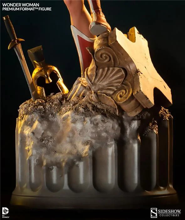 WONDER WOMAN PREMIUM FORMAT FIGURE