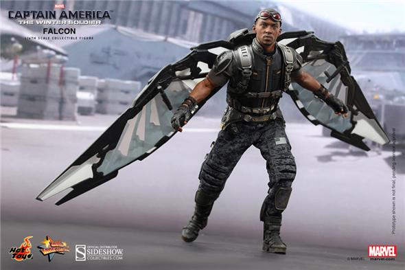 1/6 HOT TOYS - CAPTAIN AMERICA FALCON