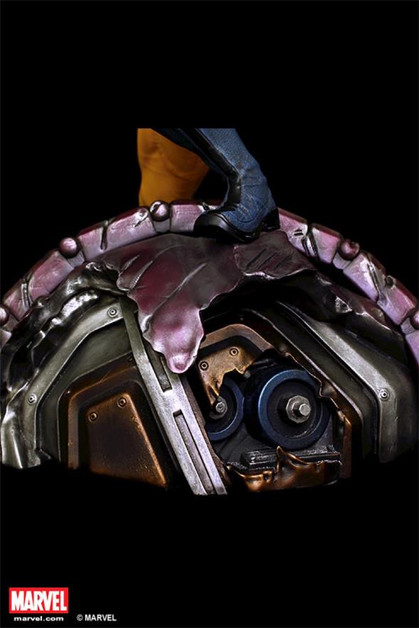 1/4 (XM STUDIOS) WOLVERINE ON SENTINEL HEAD