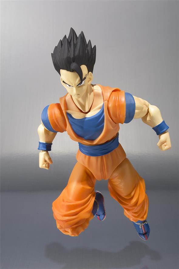 S.H. FIGUARTS DRAGON BALL ULTIMATE SON GOHAN