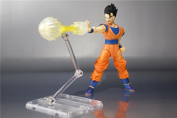 S.H. FIGUARTS DRAGON BALL ULTIMATE SON GOHAN