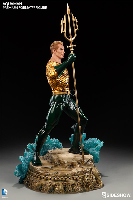 AQUAMAN PREMIUM FORMAT FIGURE