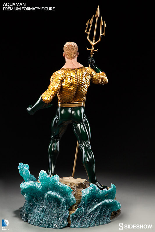 AQUAMAN PREMIUM FORMAT FIGURE